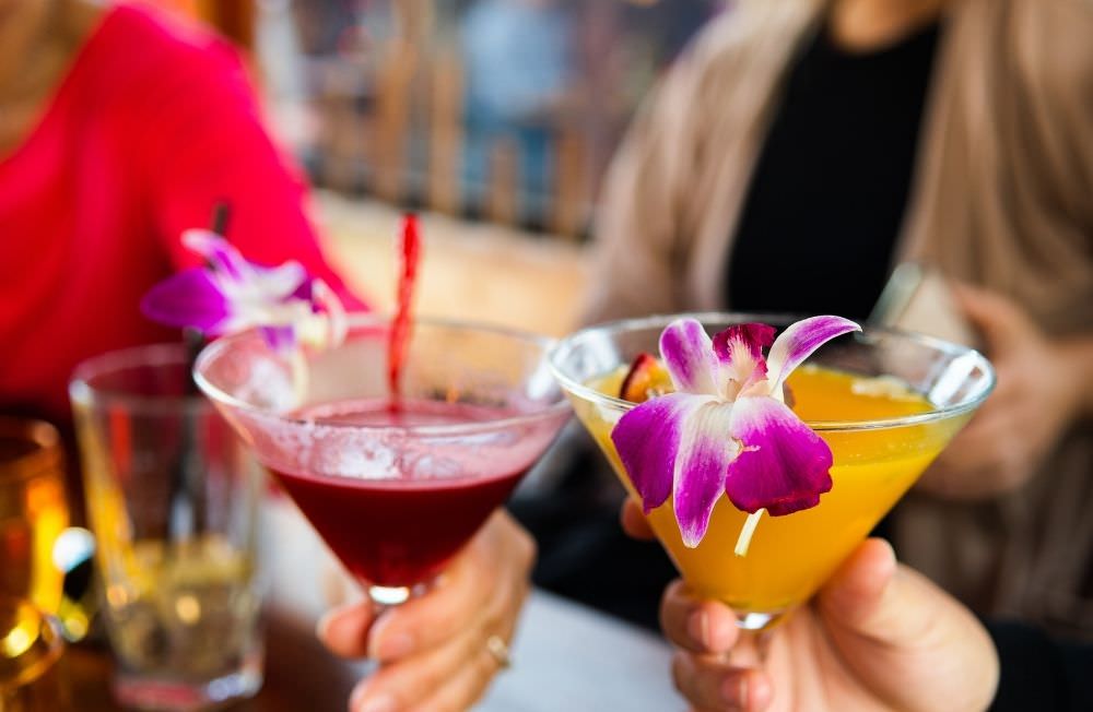 Frisch gemixte Cocktails für den Empfang
